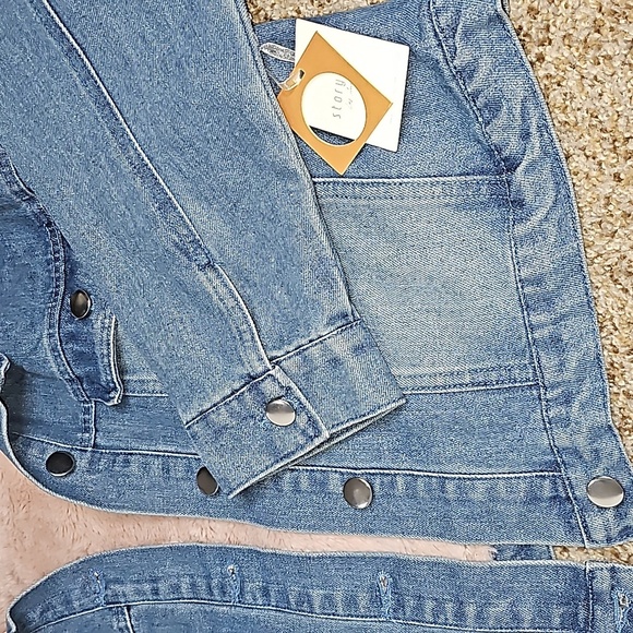 Story On Jean Jacket with Pink Fur - Picture 3 of 7